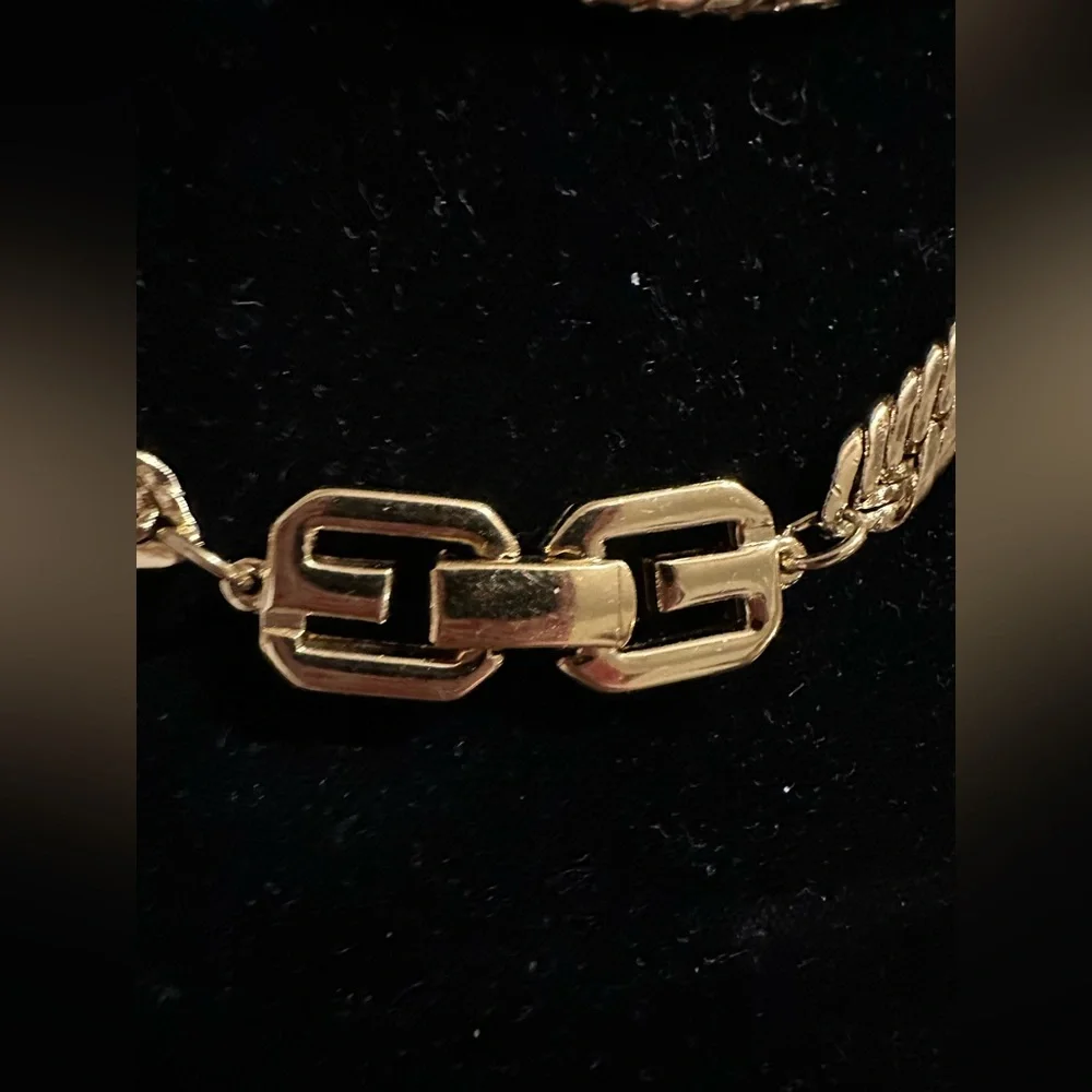 Vintage Givenchy 30” Gold Herringbone Chain Necklace‎ - Picture 3 of 6